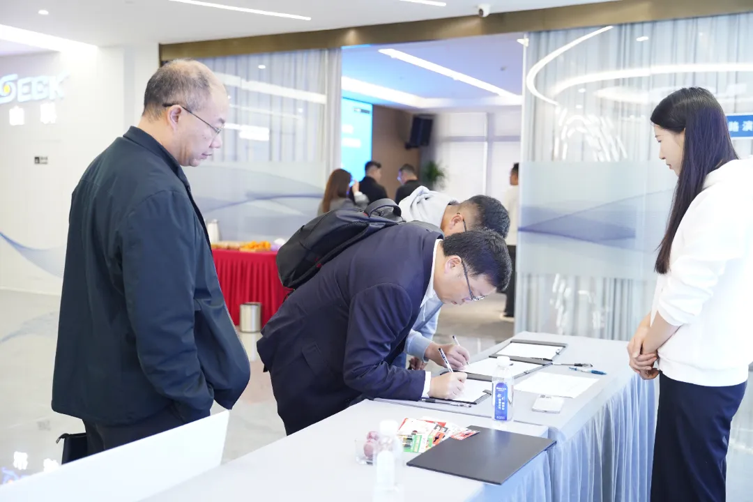 4aedaf1fef6585d54581636484cd2f2f